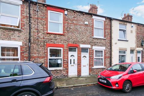 2 bed property, in Kitchener Street, £185,000