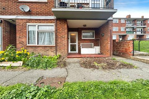1 bed property, in Chapel Road, £140,000