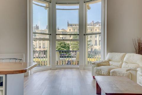 3 bed property, in Brunswick Square, £700,000