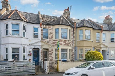 3 bed property, in Oldfield Road, £585,000