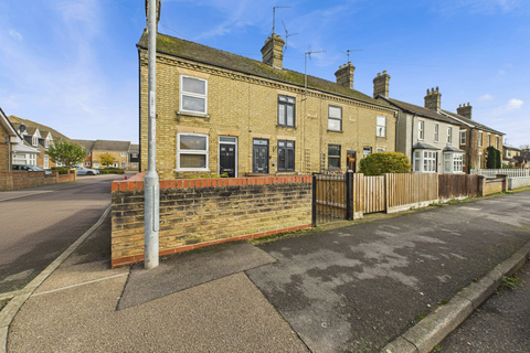 3 bed property, in Newtown Road, £200,000