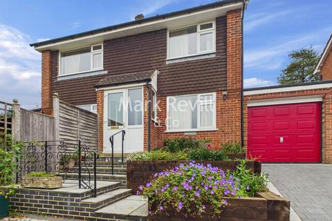 3 bed property, in Jackies Lane, £495,000