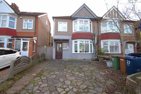 3 bed property, in Cambridge Road, £685,000