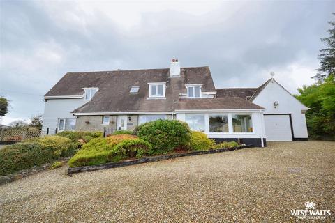 4 bed property, in Blaenffos, £475,000