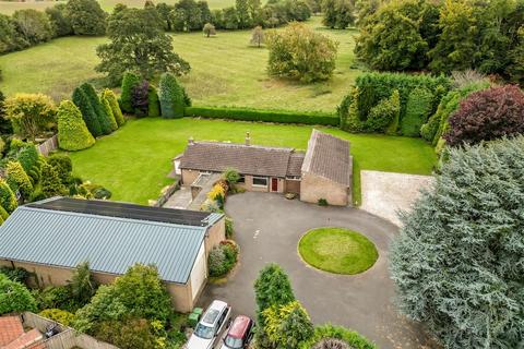 4 bed property, in Silver Street, £750,000