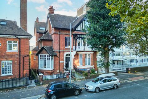 Land, in Cromwell Road, £140,000
