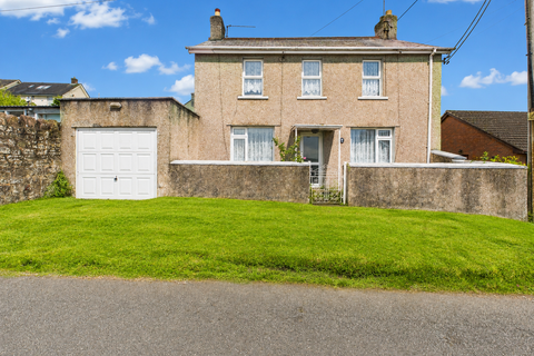 3 bed property, in Woodgate Road, £250,000