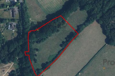 Land, in Golf Club Lane, £250,000