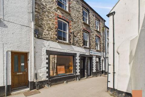 5 bed property, in Fore Street, £625,000