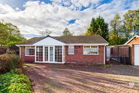 3 bed property, in Knights Close, £280,000