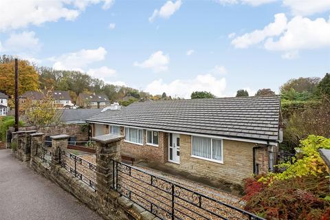 4 bed property, in Lodge Hill, £600,000
