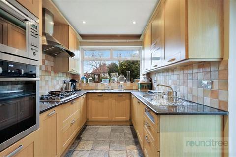4 bed property, in Tenterden Drive, £850,000