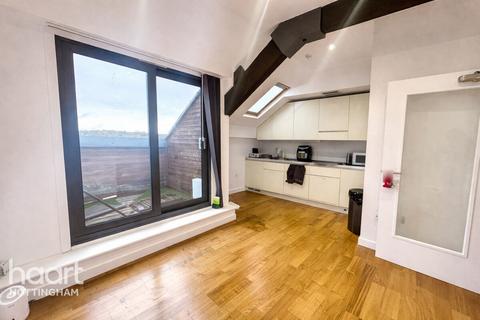 2 bed property, in Bridge Street, £125,000