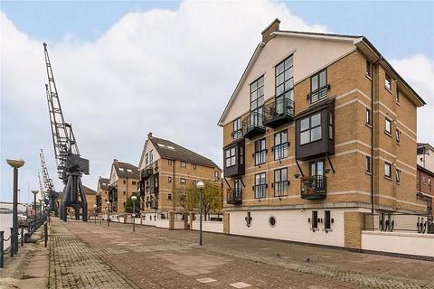 3 bed property, in De Quincey Mews, £525,000