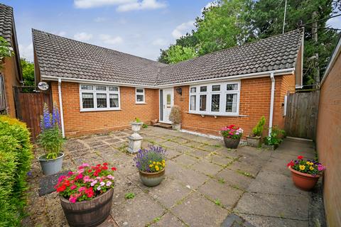3 bed property, in Saxon Court, £450,000
