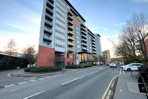 2 bed property, in X Q 7 Building, £140,000