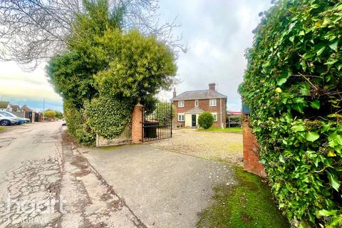 4 bed property, in Drury Lane, £650,000