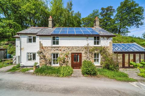 3 bed property, in Bovey Tracey, £499,500