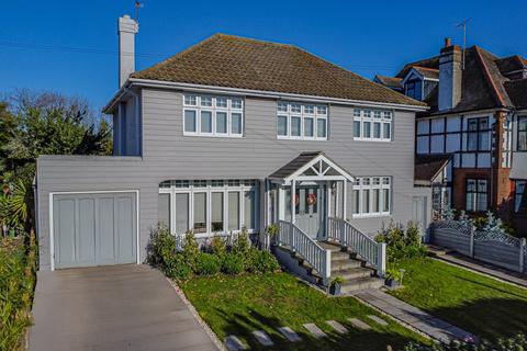 4 bed property, in Kings Road, £950,000