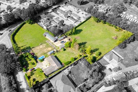 4 bed property, in Finchampstead, £1,350,000