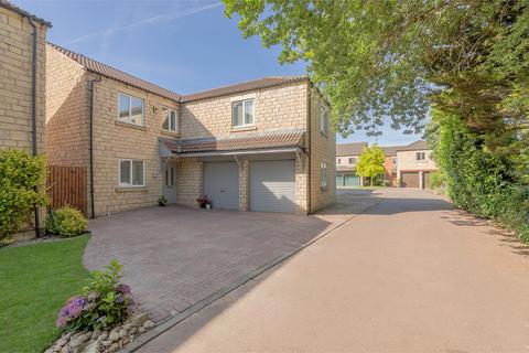 5 bed property, in Broctone Drive, £500,000