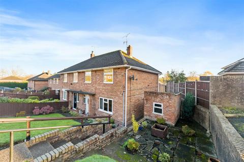 3 bed property, in Summer Crescent, £185,000
