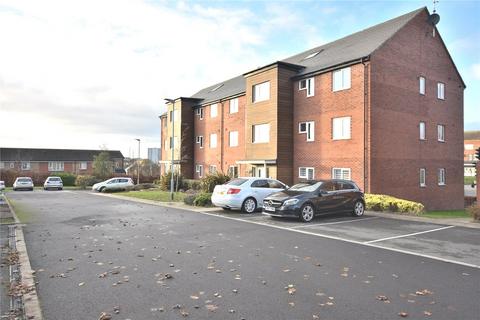 2 bed property, in Pearsons Way, £130,000
