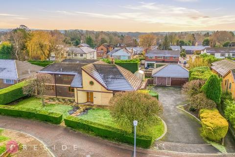 5 bed property, in Bowling Green Way, £850,000