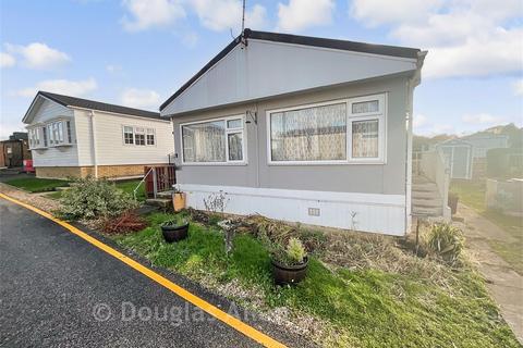 2 bed property, in Lower Dunton Road, £120,000