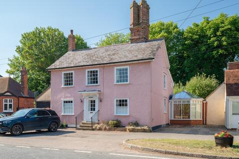 5 bed property, in Braintree Road, £600,000