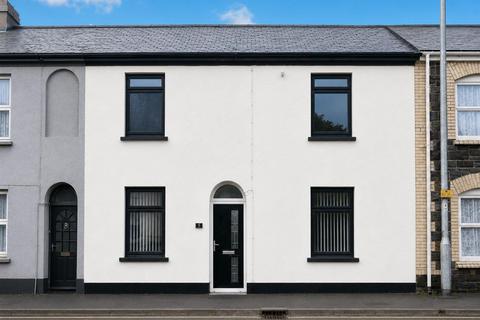 5 bed property, in Calf Street, £200,000