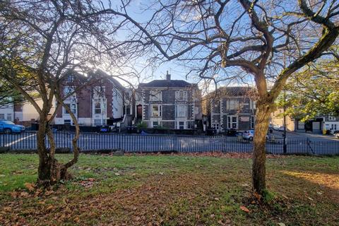 2 bed property, in Church Road, £189,995