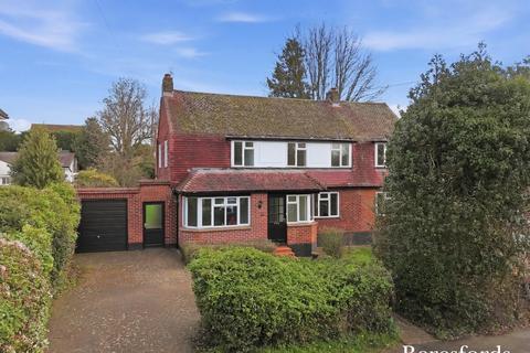 4 bed property, in Marshalls Road, £650,000