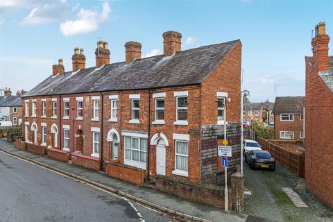 3 bed property, in Denmark Place, £135,000