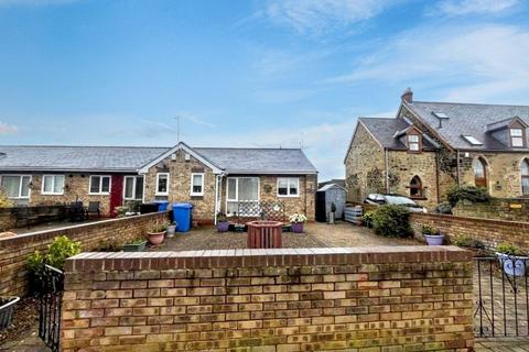 2 bed property, in Charles Street, £125,000