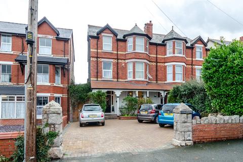 12 bed property, in Ellesmere Road, £392,000