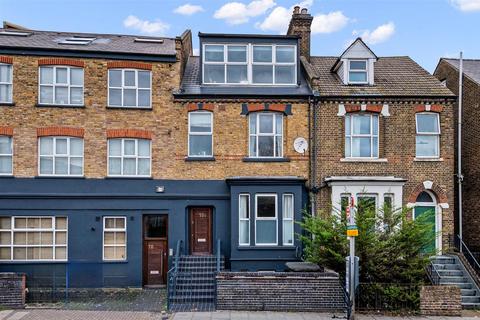 2 bed property, in Acton Lane, £425,000