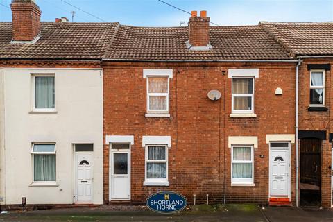 2 bed property, in Leicester Causeway, £85,000