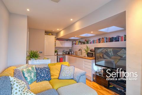 1 bed property, in Skipper House, £130,000