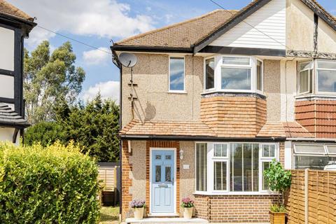 3 bed property, in Evelyn Crescent, £530,000