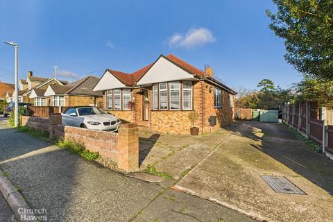 2 bed property, in St. Peters Avenue, £360,000
