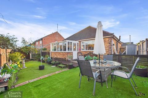 2 bed property, in St. Peters Avenue, £360,000
