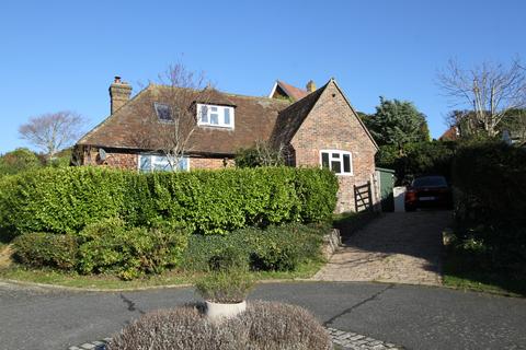 3 bed property, in Dene Close, £585,000