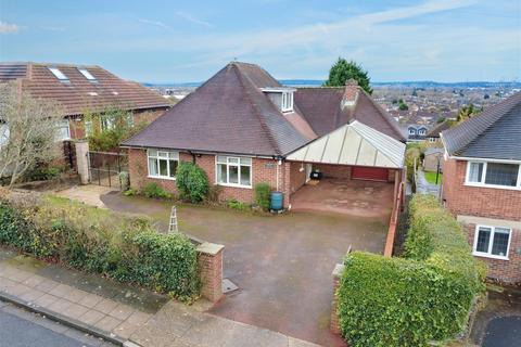 4 bed property, in Cleve Avenue, £625,000