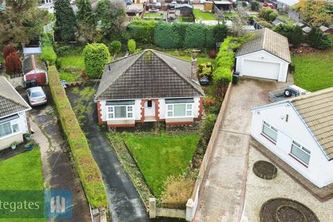 2 bed property, in Park Avenue, £240,000