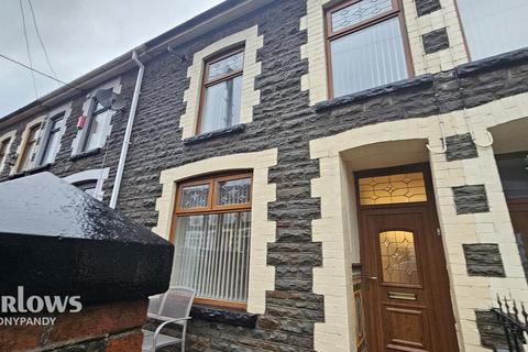 2 bed property, in Glanville Terrace, £110,000