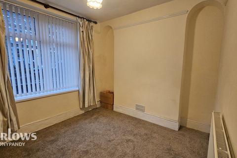 2 bed property, in Glanville Terrace, £110,000