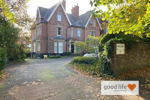 1 bed property, in Thornhill Park, £70,000