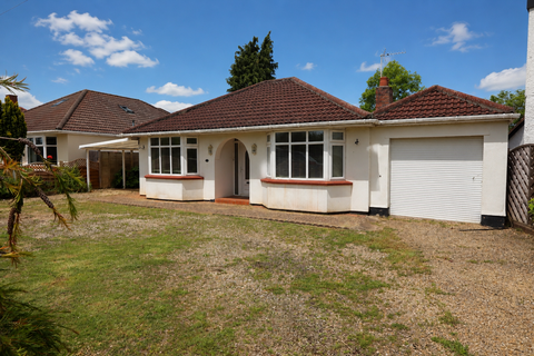 3 bed property, in Elm Close, £450,000