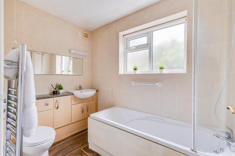 2 bed property, in 6 Highwalls Road, £265,000